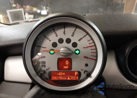 2010 Mini Cooper Clubman z USA, uszkodzony, nr VIN WMWML3C50ATX36919